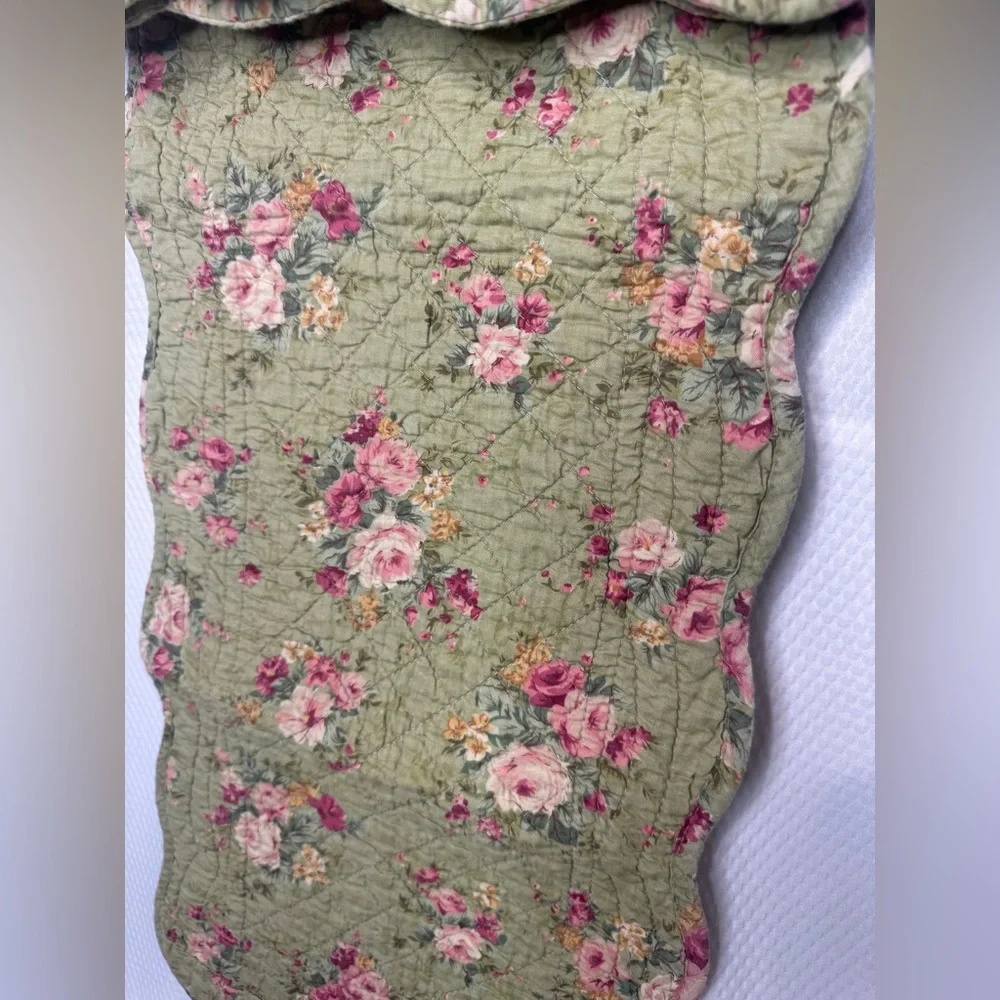 Floral Cottagecore Reversable Quilted Table Runner and Placemats - Picture 3 of 13